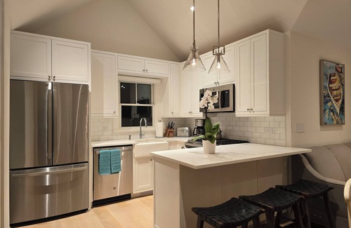 Hampton Bays Casa | Hamptons Waterview Custom Home with Designer Finishes
