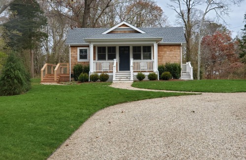 Hampton Bays Casa | Hamptons Waterview Custom Home with Designer Finishes