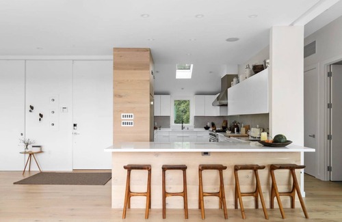Beach Hampton Casa | Hamptons Zen with Ocean Views, Short Walk To Private Beach