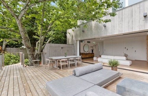 Beach Hampton Casa | Hamptons Zen with Ocean Views, Short Walk To Private Beach