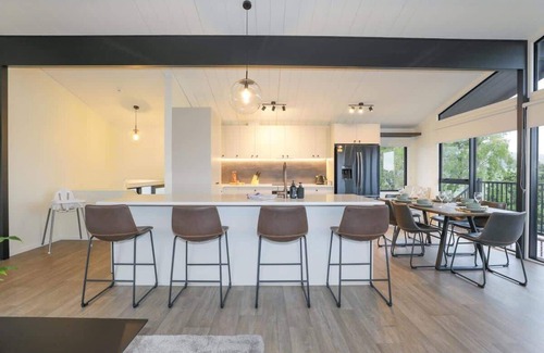 Hamurana Casa | Hamurana Views | Great Lake & Farm Views with Spa