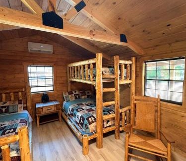 Ashley Oaks Apartamento | Hana Cabin sleeps 5 near Windrock general store