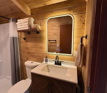 Ashley Oaks Apartamento | Hana Cabin sleeps 5 near Windrock general store