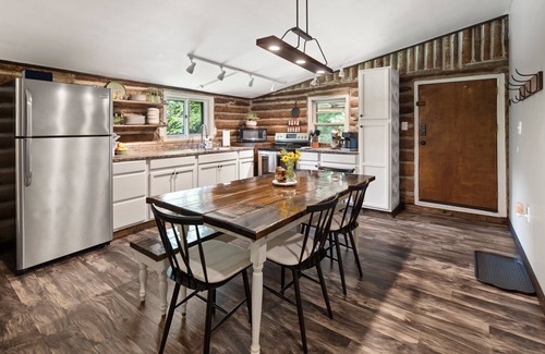 Spruce Pine Cabina | *This Weekend Discounted* Authentic Log Cabin
