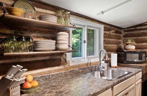 Spruce Pine Cabina | *This Weekend Discounted* Authentic Log Cabin