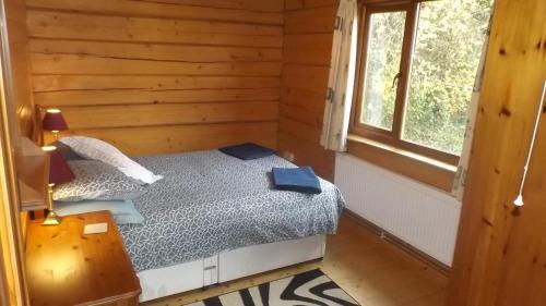 Evesham Casa | Hand built log cabin at Avonvale Holiday Lodges