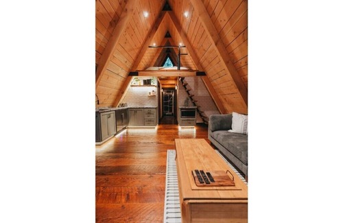 Snohomish Casa | Hand Crafted A Frame in a private 80 Acre Forest