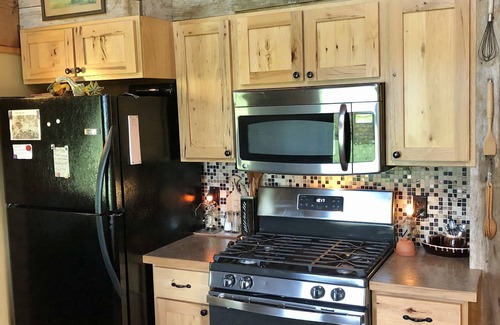Nelson Cabina | Hand hewn log cabin with beautiful views of the Blue Ridge Mountains