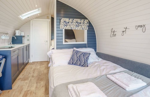 Whitland Cabaña | 1 bedroom accommodation in Llanboidy, near Laugharne