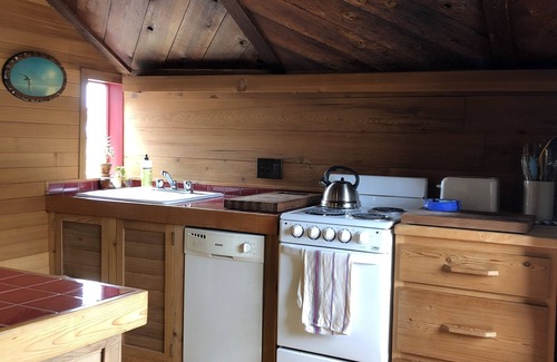 Bandon Cabaña | Handbuilt Beach Cottage on the South Jetty Estuary