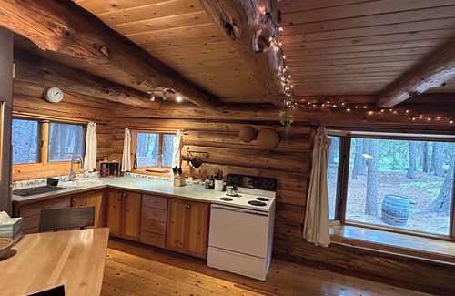 Bend Cabina | Handbuilt Cabin in Bend near Tumalo Falls