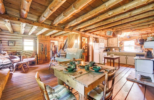 Paris Cabina | Handcrafted Log Cabin on 3 Acres: 14 Mi to Canton