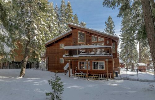 Lake Forest Casa | Handcrafted Tahoe Retreat Walk to Beach & Ski