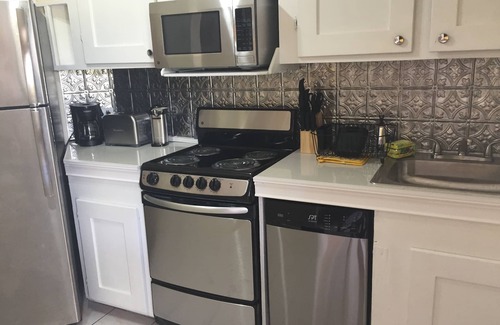 Leeward Settlement Apartamento | Handfield's Hideaway Cozy One Bedroom