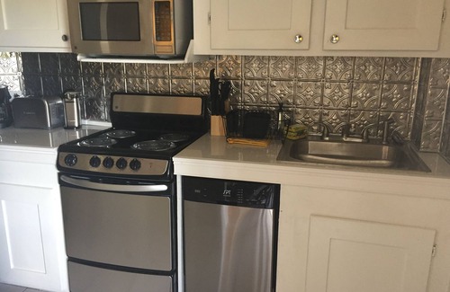 Leeward Settlement Apartamento | Handfield's Hideaway Cozy One Bedroom