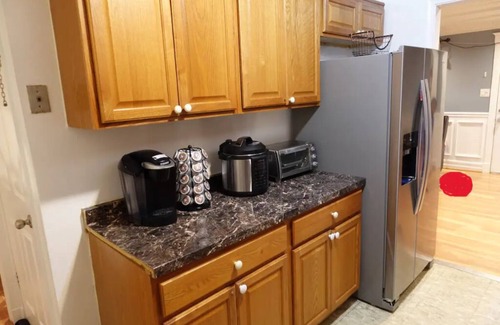 New Carrollton Casa | Handsome Home - 4 minutes close to Metro