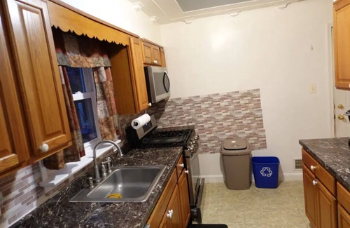 New Carrollton Casa | Handsome Home - 4 minutes close to Metro
