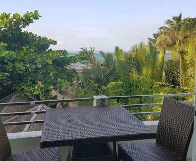 Malay Cama Y Desayuno | Hangout Beach Resort