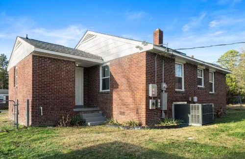 Rosewood Casa | Hangout by firepit near USC with PET