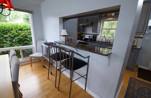 Dashwood Cabaña | Hank's Lakefront Cottage: Lots Of Space And Ready For Your Lake Huron Vacation!