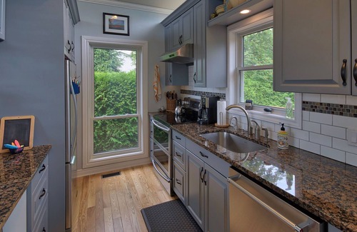 Dashwood Cabaña | Hank's Lakefront Cottage: Lots Of Space And Ready For Your Lake Huron Vacation!
