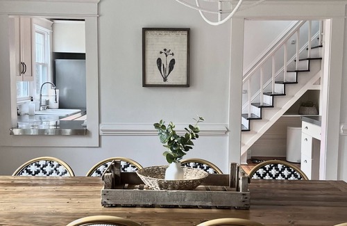 Raleigh Otro | Hanks Farm 🖤- Sleeps 5, 1930s farm 1.5 acres ,Charming Cozy ,Events, Pets ok