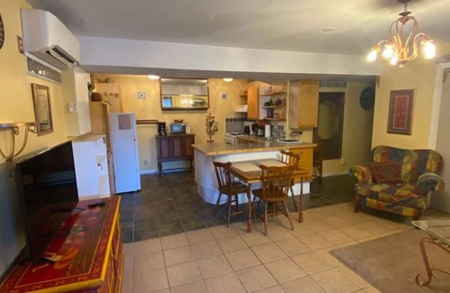 Castlegar Apartamento | Hanna's Downtown Suite