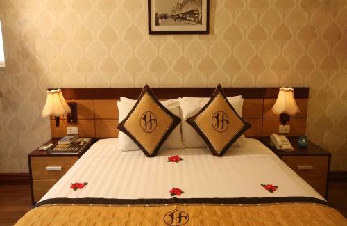 Hang Buom Hotel | Hanoi House Hotel & Travel