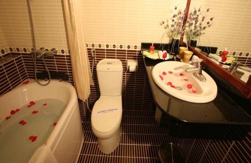 Hang Buom Hotel | Hanoi House Hotel & Travel