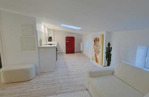 Lubeck City Centre Apartamento | Hanse Villa - Dachloft Königsberg - niedrige Decken