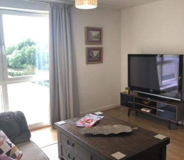 Century Wharf Apartamento | Hansen House 2 with Private Parking