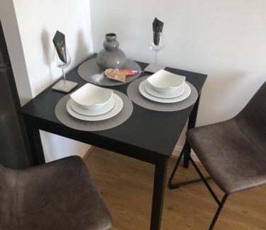 Century Wharf Apartamento | Hansen House 2 with Private Parking