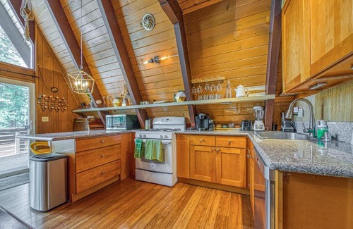 Summit Estates Casa | Happier Cabin