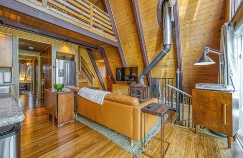 Summit Estates Casa | Happier Cabin