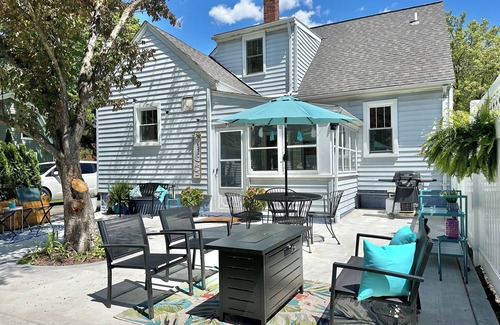Auburn Hills Casa | Happy Bungalow. Cozy Historic Charmer- Walk to Town, Parks and Trails!