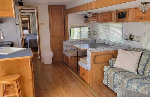 Key Largo Alquiler De RV | Happy Camper's Tropical Oasis
