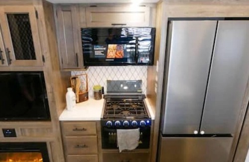 Spring Dale Casa | Happy Campers Family Glamping Dawson/Rainelle