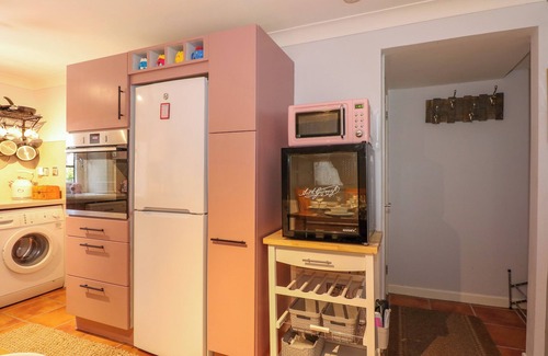 West Runton Cabaña | HAPPY DAZE, family friendly, country holiday cottage in West Runton