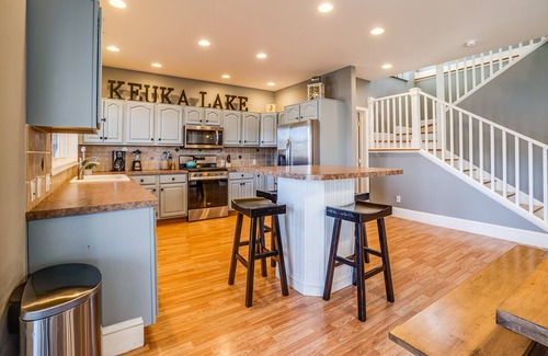 Dundee Casa | Happy Daze, lake home on Keuka Lake with EV charger, sleeps 10