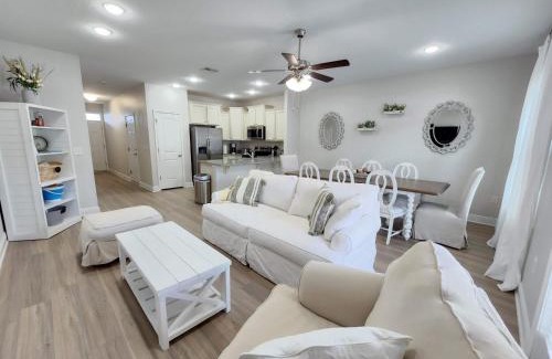 Thomas Drive Casa | Happy Daze