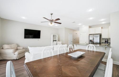 Thomas Drive Casa | Happy Daze