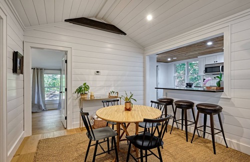 Highlands Casa | Happy Hiker, Nearby hiking, NEW FIREPIT, Modern renovation, Dog Friendly