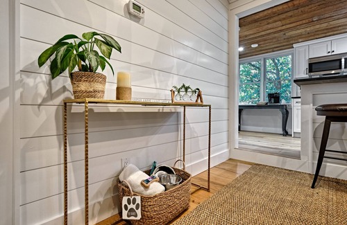 Highlands Casa | Happy Hiker, Nearby hiking, NEW FIREPIT, Modern renovation, Dog Friendly