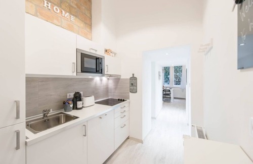 Nepszinhaz negyed Apartamento | happy home Budapest DIAMOND Central located apartment with 80 039 s pinball machine