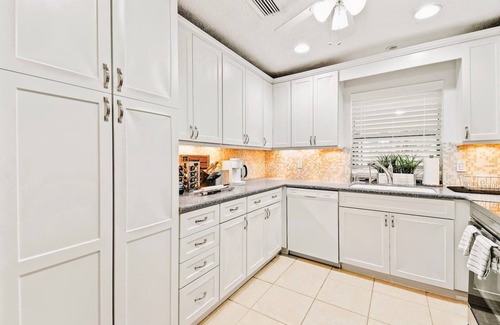 BallenIsles Casa | Happy Hour By The Coast Relaxing Vacation Home Heated Pool Hot Tub Near Beaches