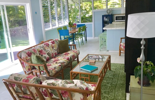 Kalama Tract Casa | ¡Casa feliz en la exquisita propiedad junto a la playa de Kailua!