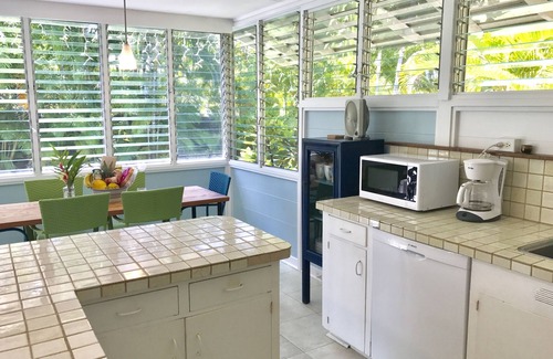 Kalama Tract Casa | ¡Casa feliz en la exquisita propiedad junto a la playa de Kailua!