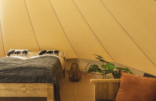 Zuna Casa | Happy in the meadow tent with private sanitary facilities 2 pers.