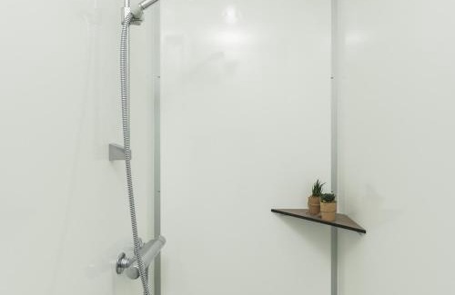 Zuna Casa | Happy in the meadow tent with private sanitary facilities 2 pers.