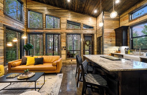 Pickens Cabina | Happy Moon / Couples Cabin Nestled in the Woods